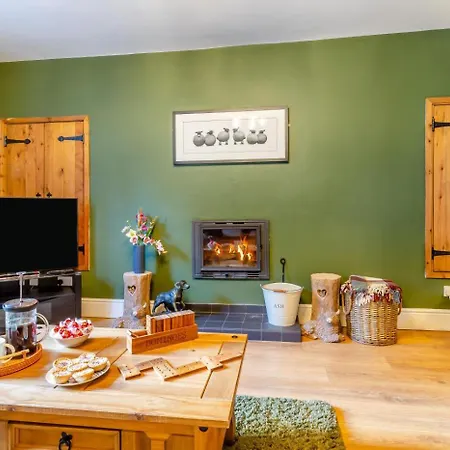 4 Bed In Oc-e30633 Holiday home *