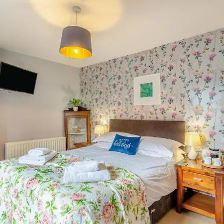Holiday home 4 Bed In Oc-e30633 *